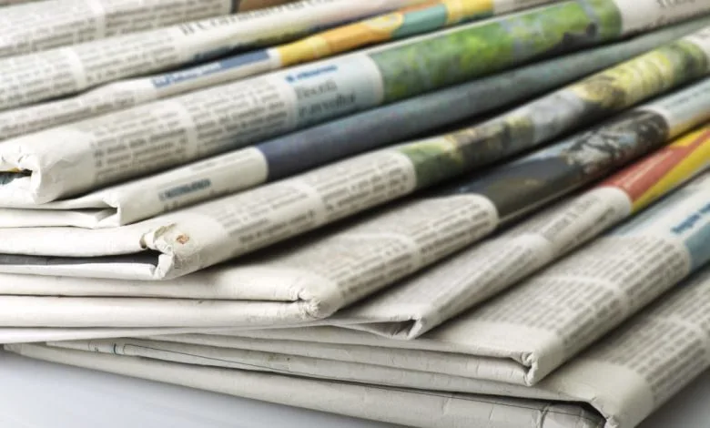 Capas dos jornais locais e regionais imprensa jornais