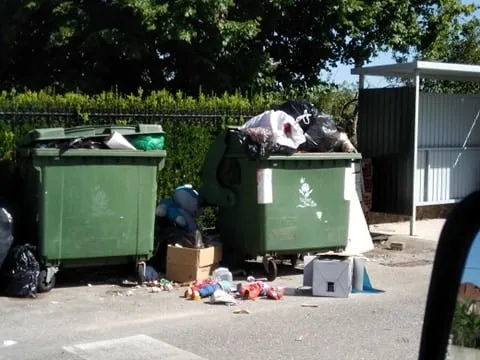 Problemas na recolha de lixo estendem-se a todo o concelho lixo vila nova 41 4378117115526250496 n