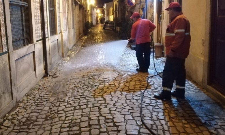 Quedas na rua da Sinagoga obrigam a intervenção dos bombeiros bombeiros rua IMG 20191104 204346