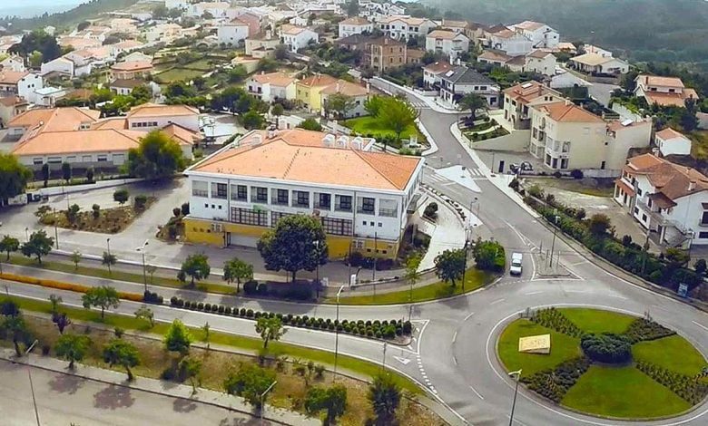 Vila de Rei: quem quer comprar um hotel? hotel vila de rei vila de rei 9ee744bf