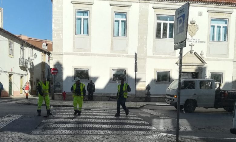 Câmara tapa buracos na calçada com alcatrão IMG 20200203 102520