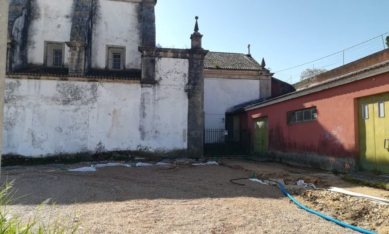 Descoberta necrópole ao lado da igreja de S. Francisco arqueolog IMG 20200325 100326