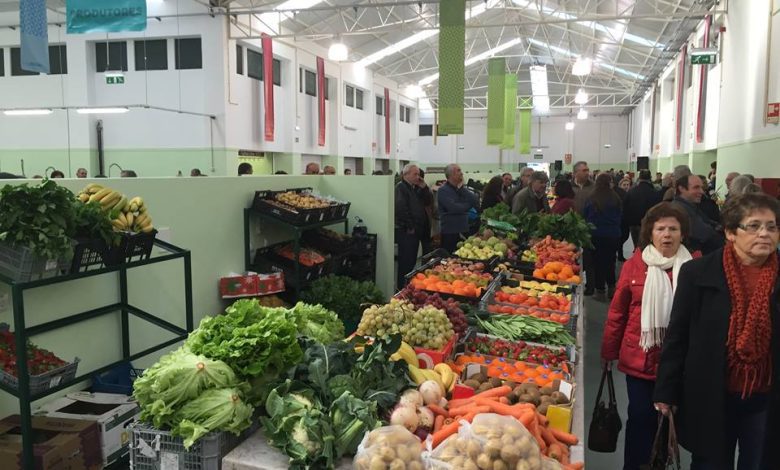 Autarcas furam greve e abrem mercado municipal mercado 24533820316595 n