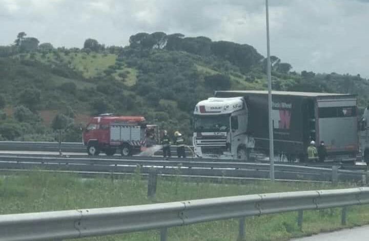 Despiste de camião corta trânsito mais de duas horas acidente 5228 7175388800984547328 n
