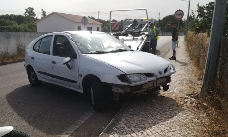 Duas crianças feridas em despiste contra muro acidente IMG 20200720 173735