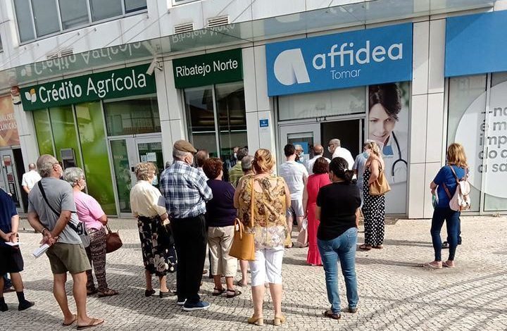 Clientes da Affidea têm de esperar na rua e ao sol filas affidea 8 72375054766694889 o