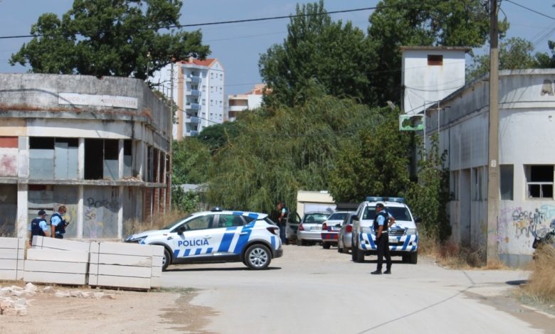 PSP detém condenado e apreende arma no Flecheiro flecheiro psp IMG 3484