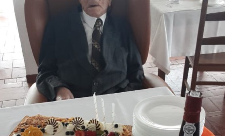 Utente do lar da Misericórdia comemora 107 anos A H 40543843917 o