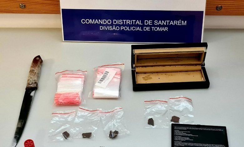 Jovem detido por violência doméstica e com arma proibida psp 63082364 8069244252849203718 o