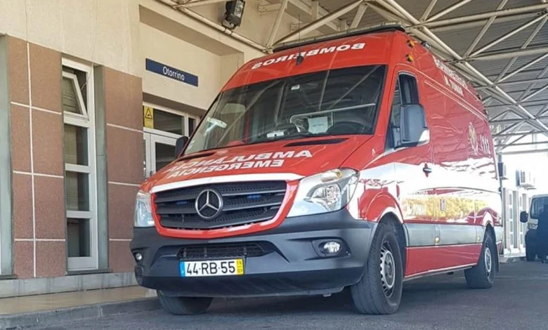 Condutor sentiu-se mal e foi levado para o hospital ambulancia bombeiros 683462 3657061424544439452 o