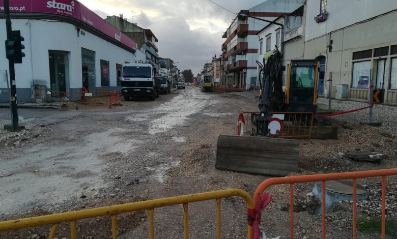 Comerciantes e moradores desesperados com atraso nas obras da av. Nuno Álvares Pereira av. Nuno Alvares PereiraIMG 20201208 081637