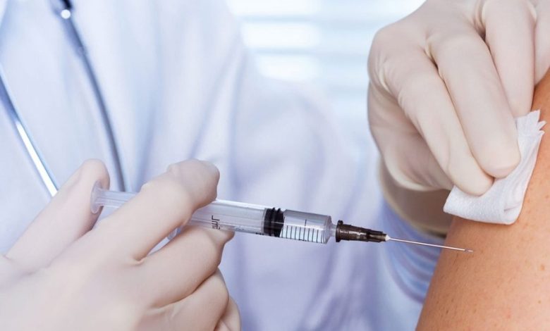Centro hospitalar: quem trata doentes Covid tem prioridade na vacinação covid vacina