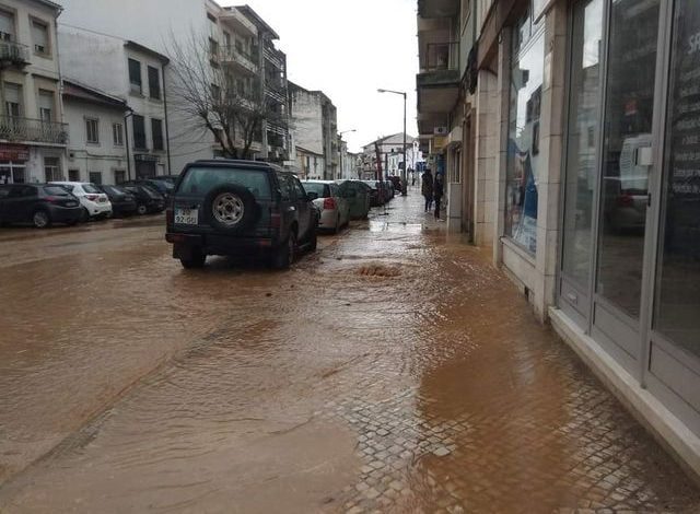 Nova rutura na avenida Torres Pinheiro rotura agua 8 5061627247155675219 n