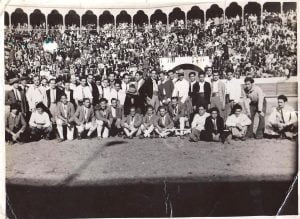 Quando o Colégio Nuno Álvares tinha um grupo de forcados (c/ vídeo) Grupo de Forcados do Colegio NunAlvares com Antonio Tamagnini e Fernando Araujo Nini Ferreira 1940. 1 scaled 1