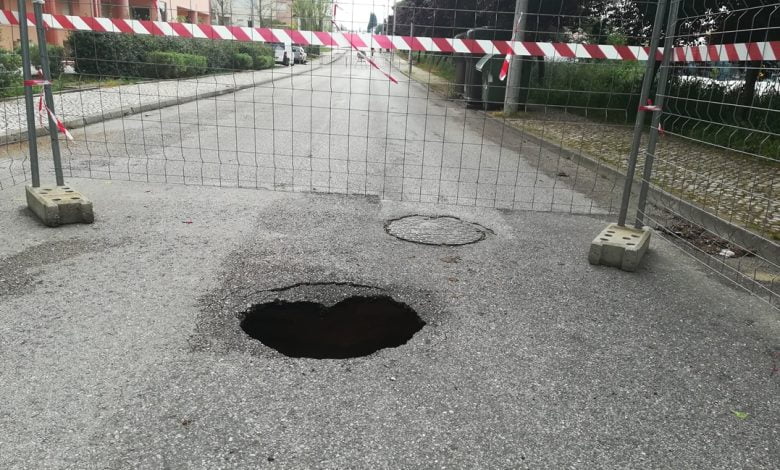 Estrada abate e provoca cratera em Tomar IMG 20210402 085850