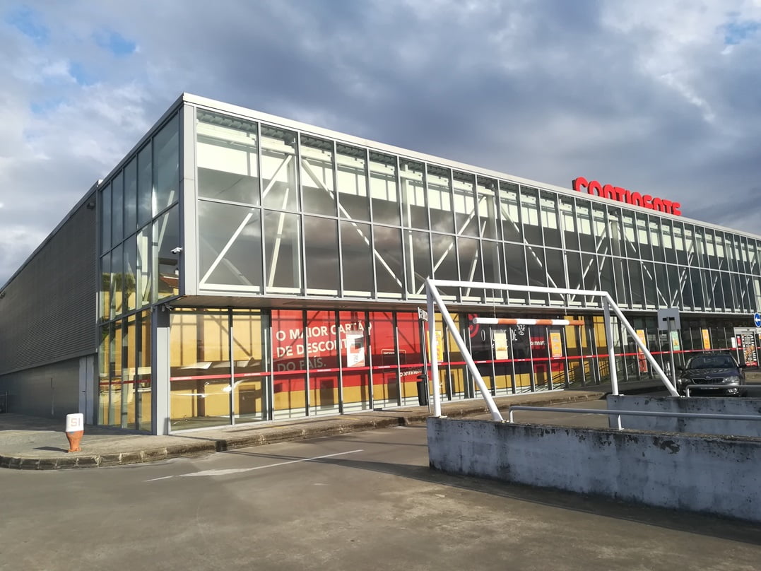 Duas superfícies comerciais em obras ao mesmo tempo continente modelo IMG 20210424 081104