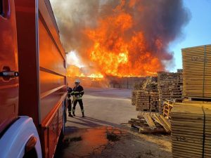 incendio paletes 4119 8083755855823076145 n