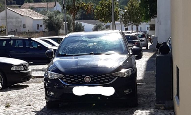 Carros estacionam no passeio estac 53348038581 8992899322466586103 n