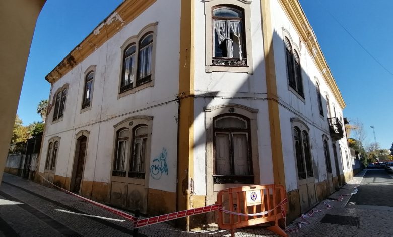 Prédio em degradação provoca perigo no centro histórico perigo ruinas IMG 20211114 101449