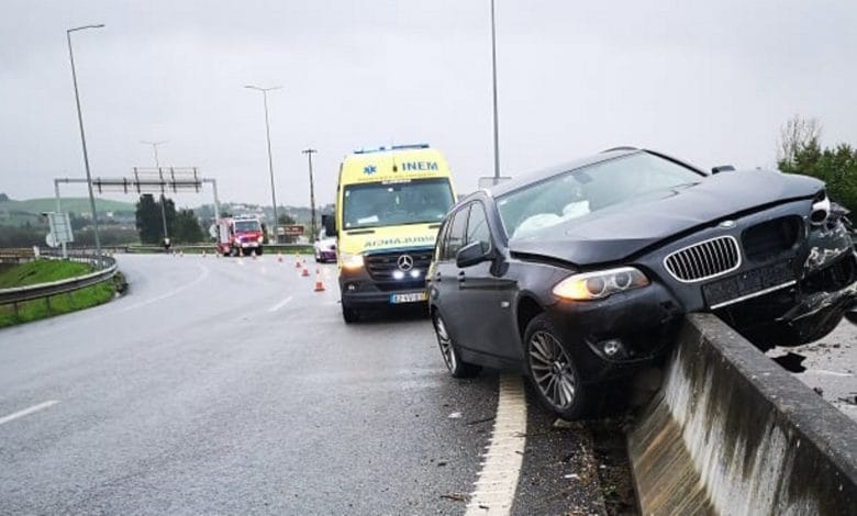 Despiste aparatoso no IC10 em Santarém acident