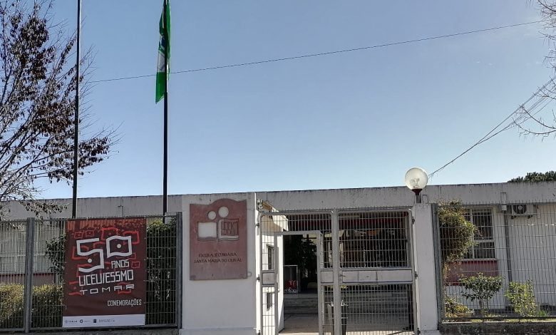 Duas candidatas a diretora do agrupamento de escolas Nuno de Santa Maria liceu essmo escola IMG 20220222 101904