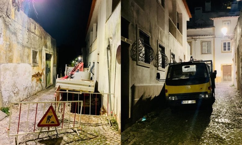 Carrinha bloqueia acesso a uma rua do centro histórico rua jj