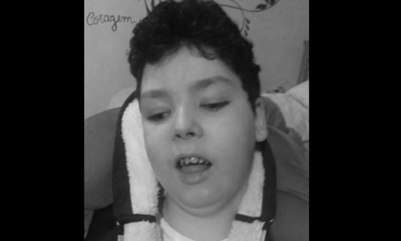 Morreu Santiago, o menino que caiu numa fossa santiago
