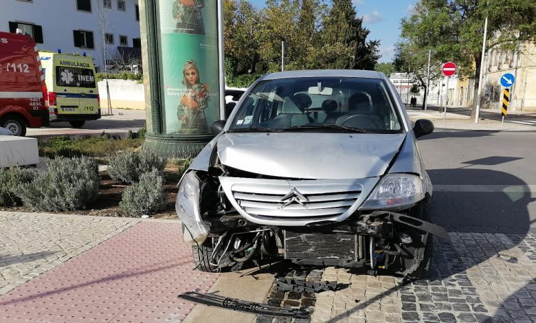 Uma colisão e um atropelamento quase em simultâneo acident IMG 20220420 181651
