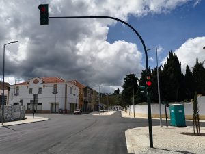 Já se circula na rua Torres Pinheiro e av. Combatentes (c/ fotos) obras cruzamento aral IMG 20220409 133334