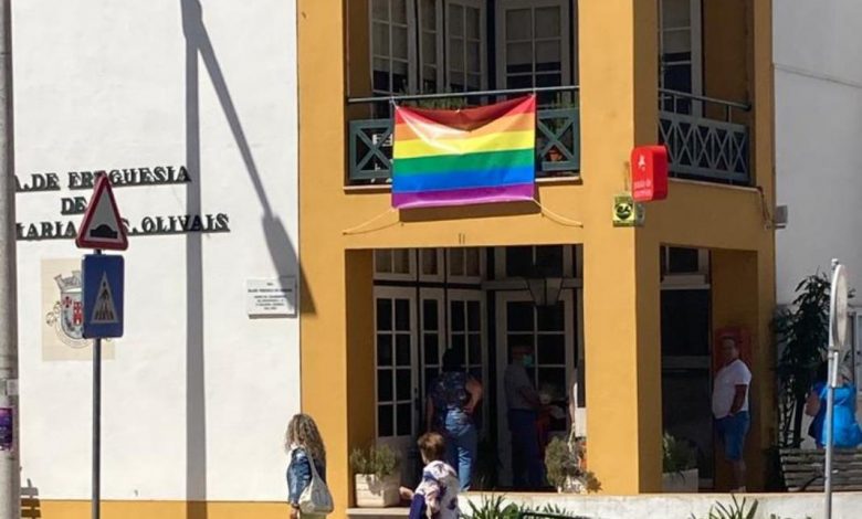 Bandeira arco-íris hasteada na junta de freguesia urbana IMG 20220519 WA0000