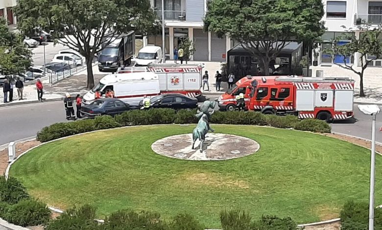 Carro entra em contramão numa rotunda em Santarém acid 217015997 5187467133194260569 n
