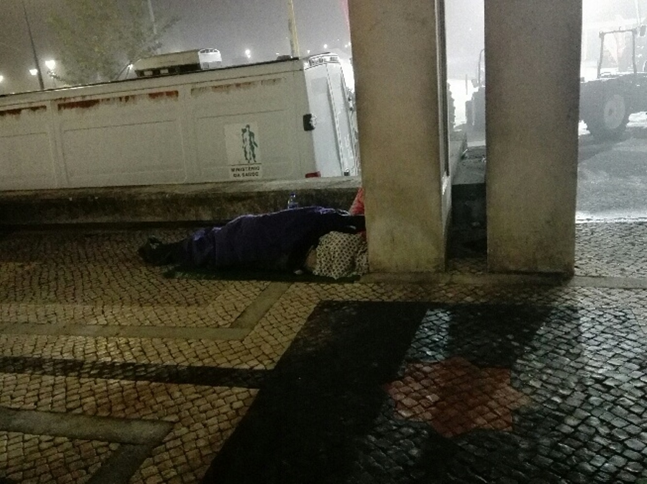sem abrigo PART 1666221158269