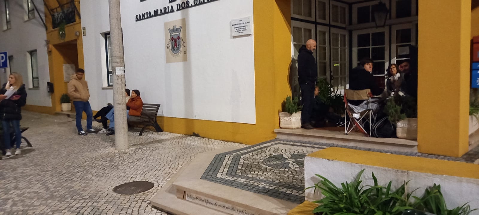 Há quem passe a noite à porta da junta para levar Tabuleiro IMG 20221112 WA0000