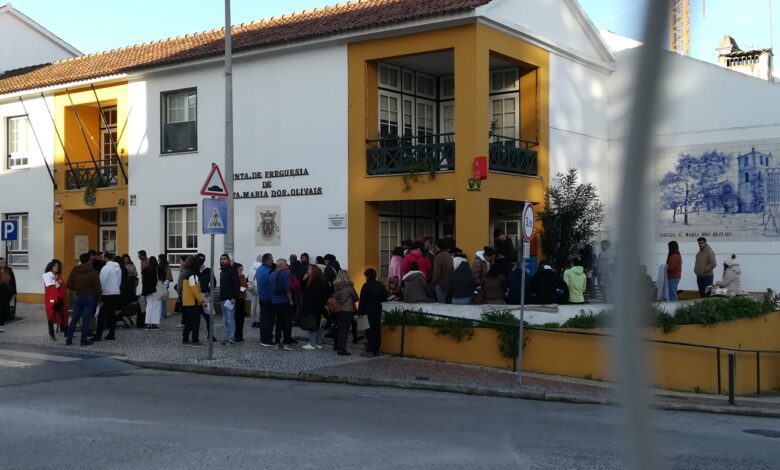 Há quem passe a noite à porta da junta para levar Tabuleiro IMG 20221112 085109