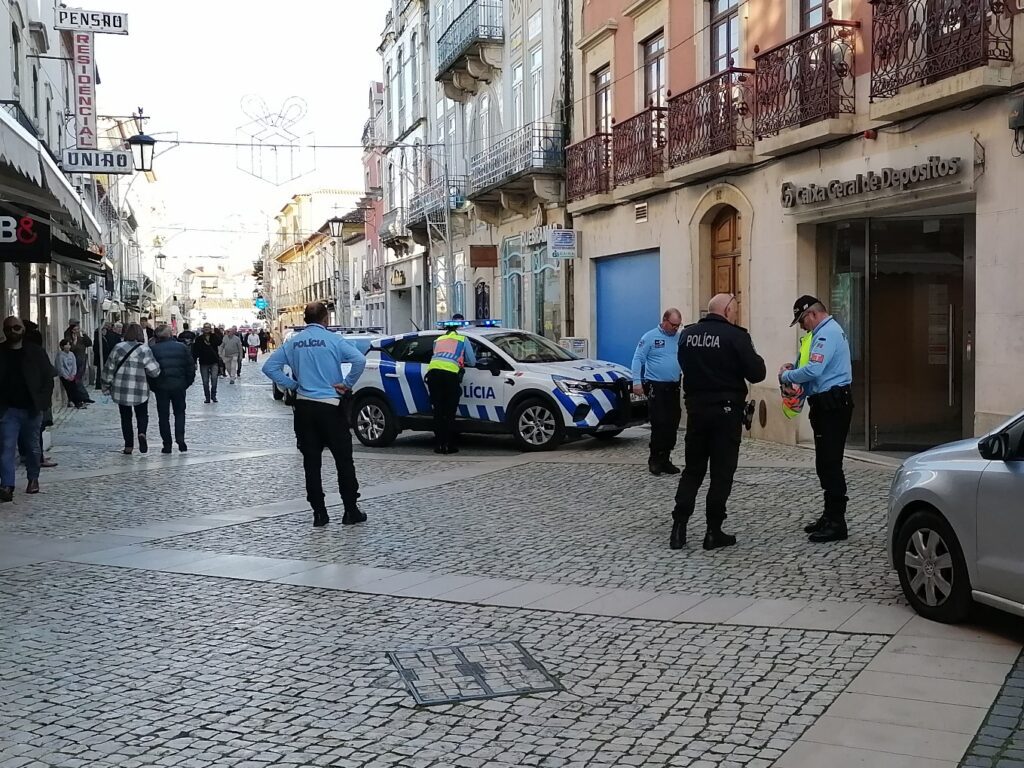 Afinal pistola de idoso na Caixa Geral de Depósitos era um brinquedo PSP IMG 20221227 154103
