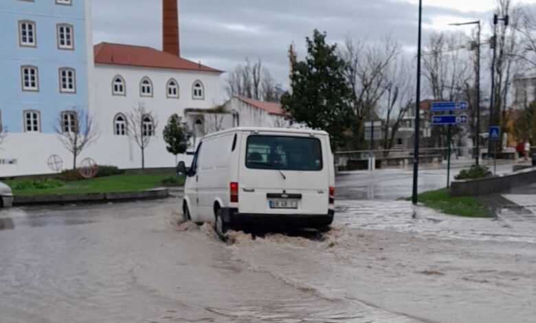 Rotunda Alves Redol inundada (c/ vídeo) inundacao 798663 7484013082314408382 n Copia