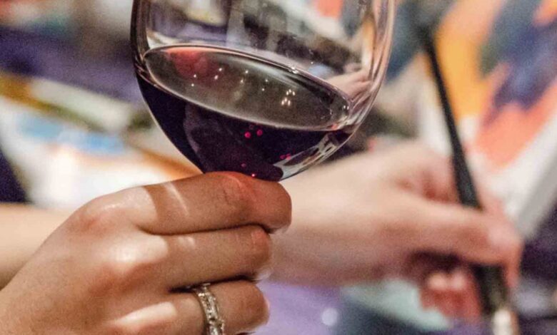 Pintar e beber vinho: atividade inédita na Levada pintar e beber