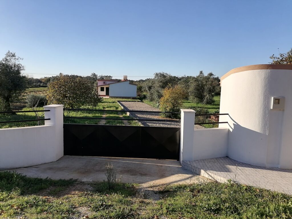 Câmara compra casa ilegal para realojar família de etnia cigana cardelas ciganos IMG 20221202 151427