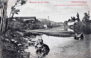 rio nabao lavadeiras Postal antigo Margens do Nabao 1905 Col. Havaneza de Thomar. 520040958575 n