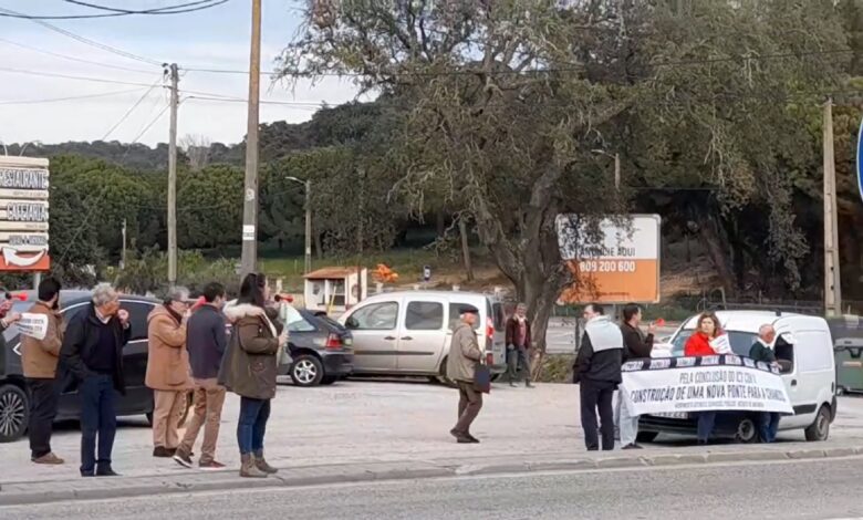 Buzinão na ponte da Chamusca para reclamar “nova ponte e conclusão do IC3” buzinao chamusca ponte 12952236 11126883695717793 n
