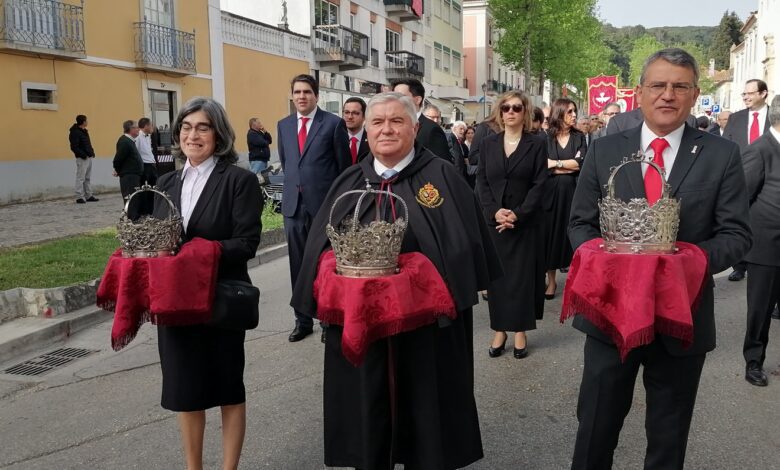 Dia 7 de julho há saída de Coroas da festa dos Tabuleiros coroas pendoes tabuleiros 2023 IMG 20230409 094355