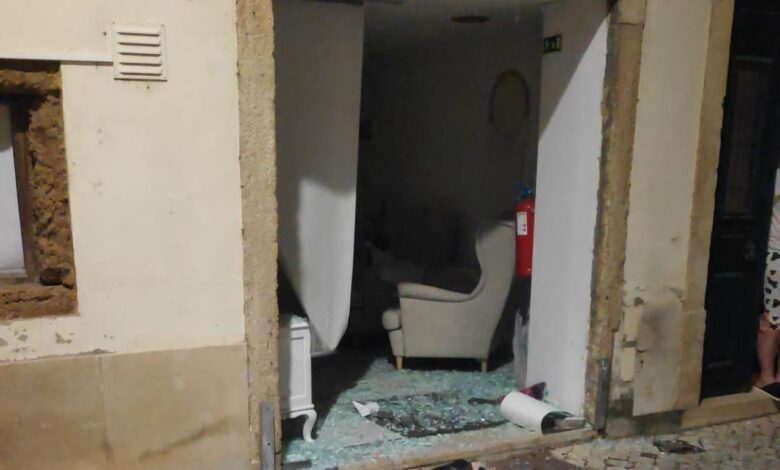 Partem entrada de gabinete de estética e fogem loja IMG 20230426 WA0004