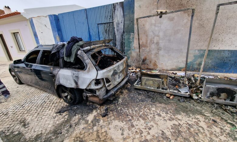 Ato de vandalismo destrói carro de bombeiro na Chamusca (c/ vídeo) incend 39464 7359187958800418285 n