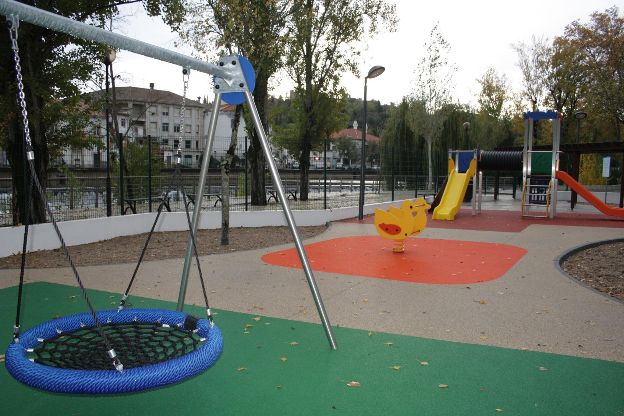 Equipamentos do parque infantil tardam em ser repostos parque infantil 888 6924903739888631620 n