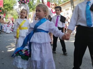 cortejo rapazes tabuleiros IMG 20230702 102441