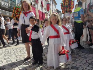 cortejo rapazes tabuleiros IMG 20230702 104129