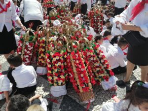 cortejo rapazes tabuleiros IMG 20230702 105305