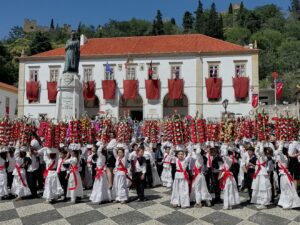 cortejo rapazes tabuleiros IMG 20230702 112717