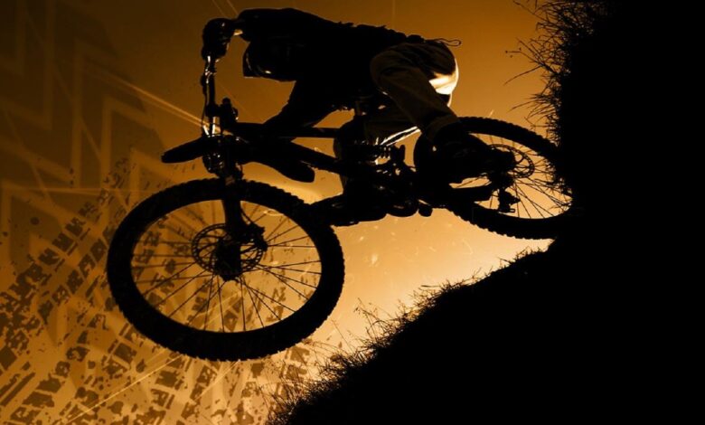 Adrenalina sobre rodas: do castelo à cidade pela calçada de Santiago downhill btt