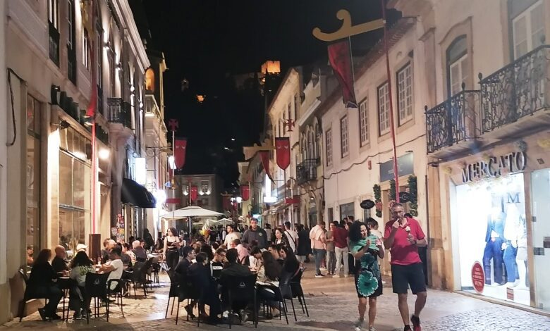 Cada vez mais estrangeiros em Tomar Tomar noite movida IMG 20230728 230734